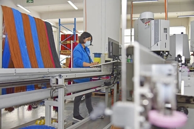 "轟隆隆"機(jī)器轉(zhuǎn)起來(lái) 生產(chǎn)忙不停 徐州有序恢復(fù)生產(chǎn)生活秩序